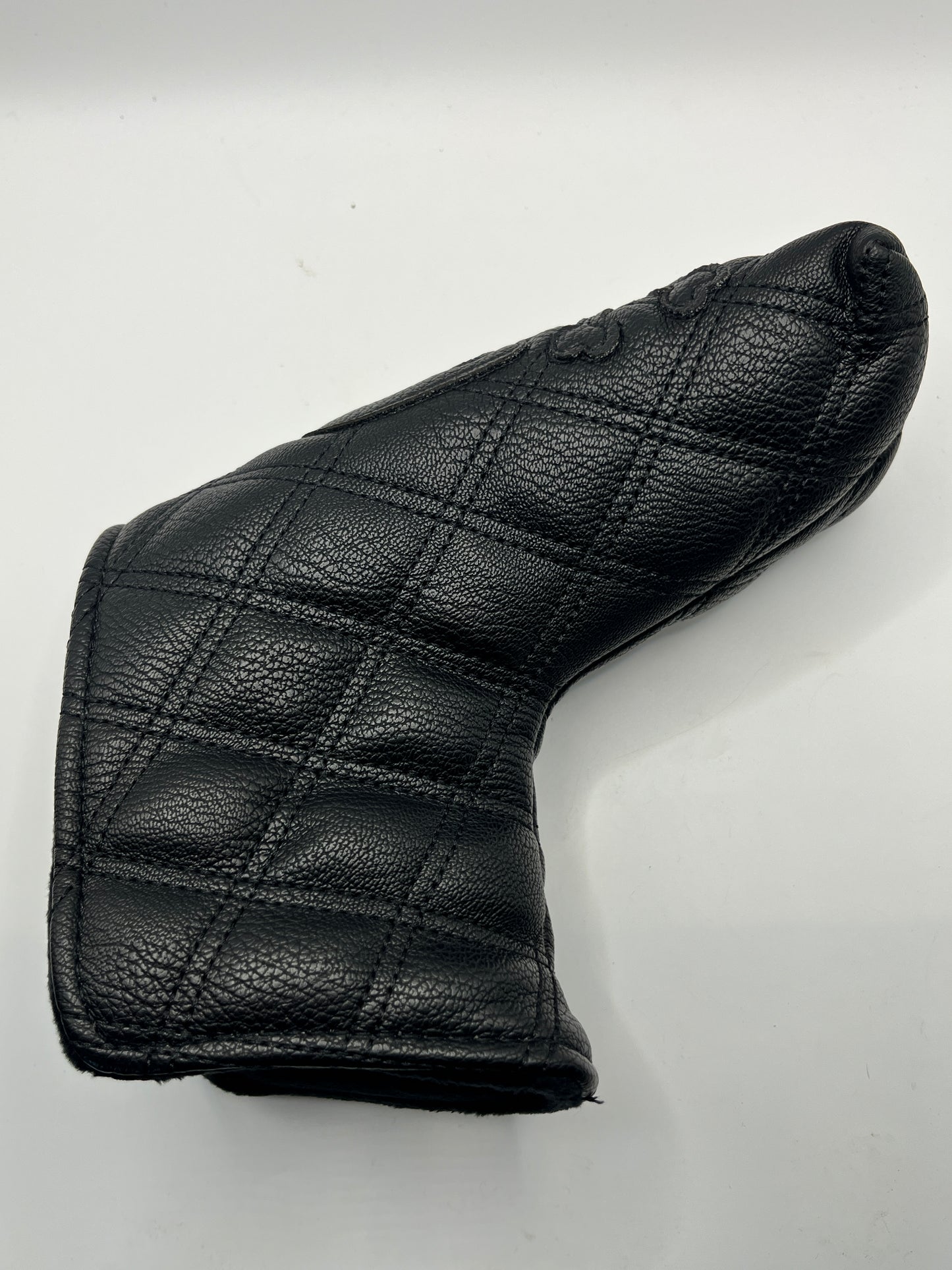 Blade Putter Cover - Skull and Crossbones - Magnetic Closer