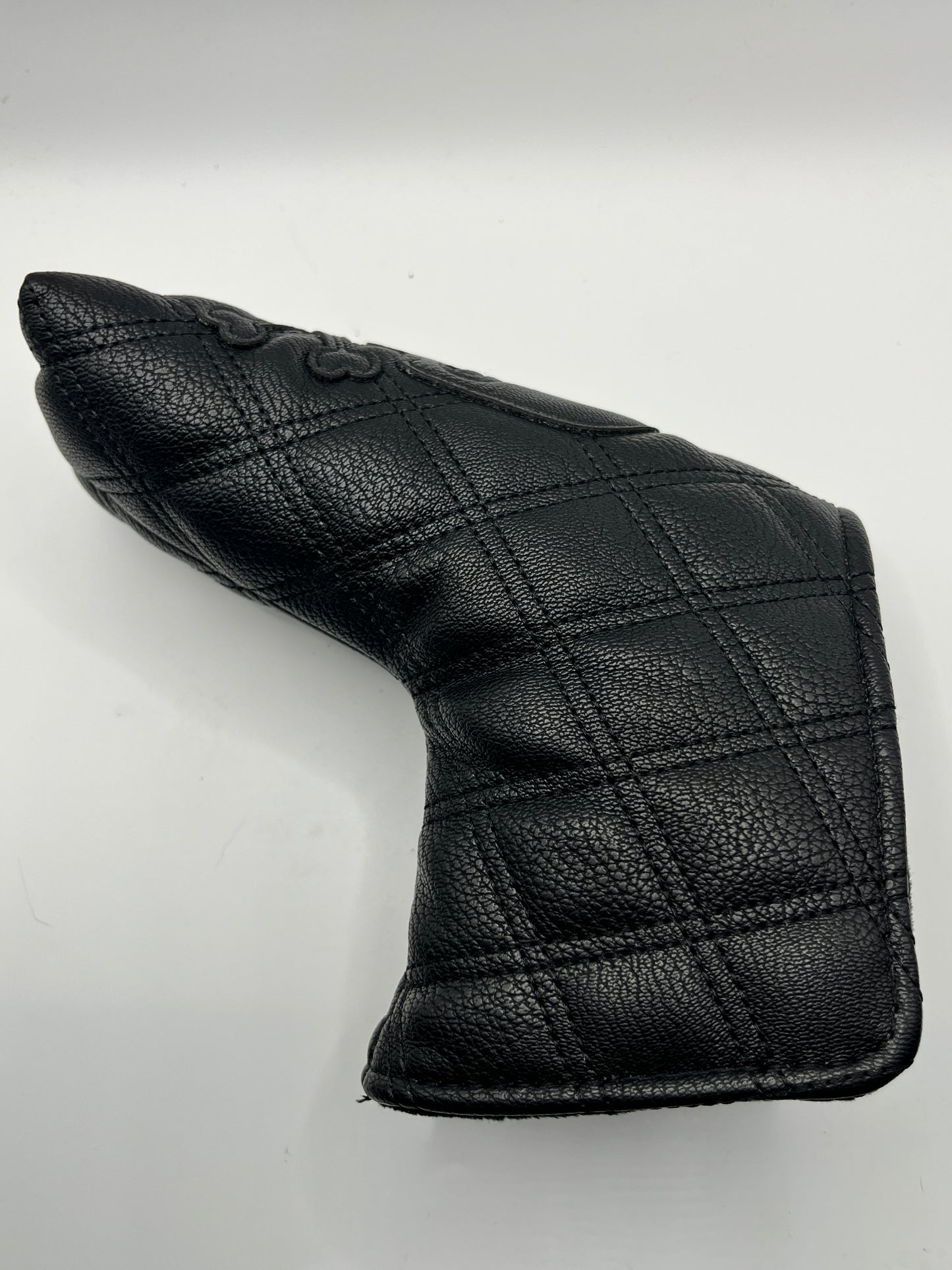 Blade Putter Cover - Skull and Crossbones - Magnetic Closer