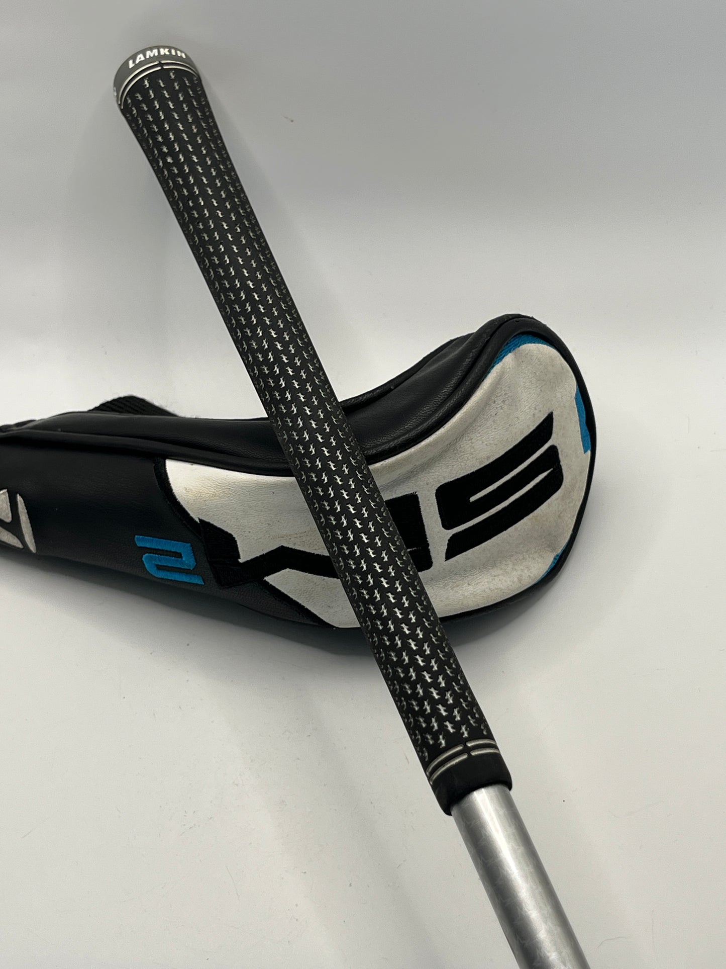 Taylormade SiM2 Rescue #3 Hybrid / 19.5 Degree / Stiff Flex / Tensei AV Blue 80HY