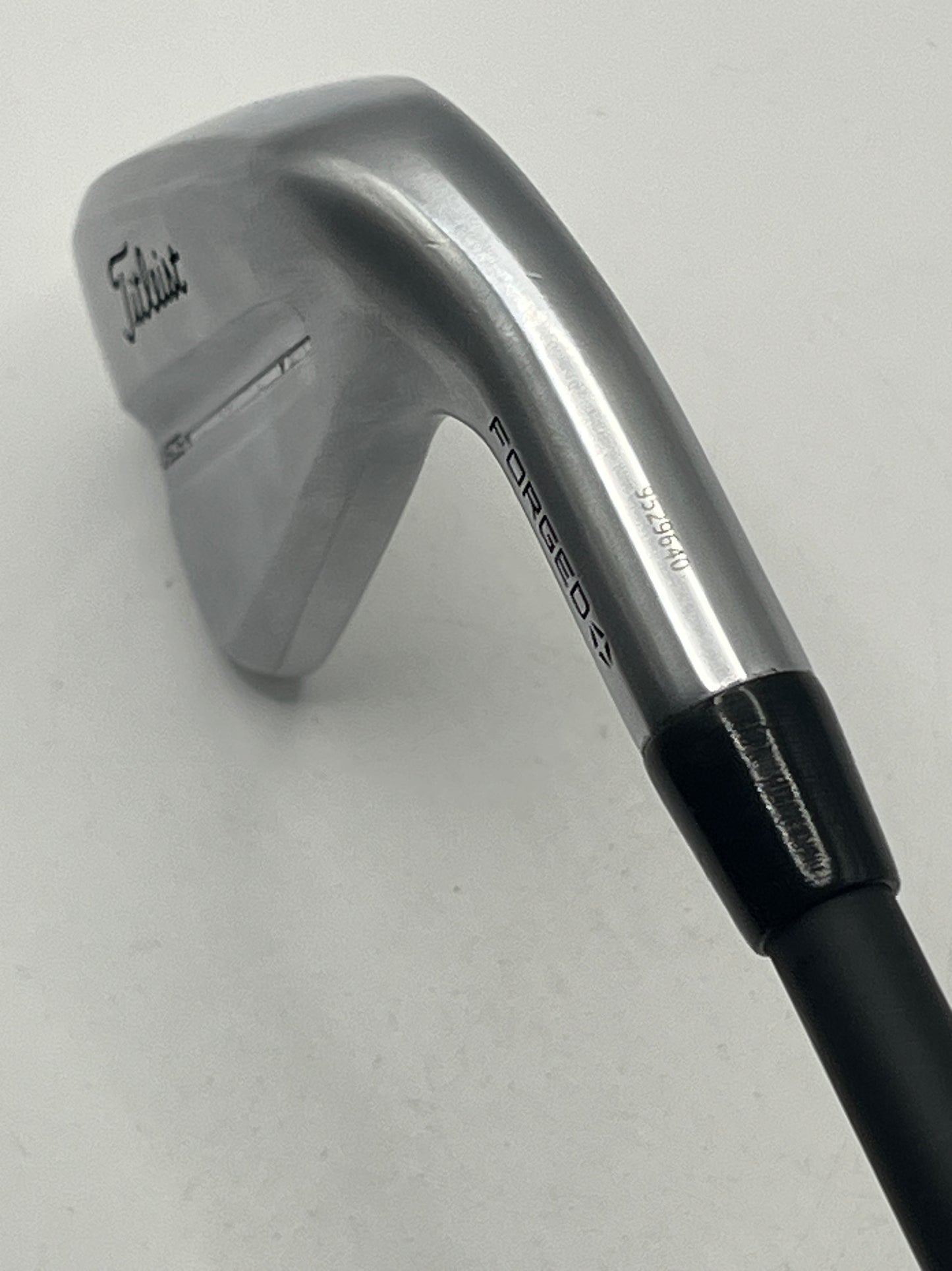 Titleist U505 (2025) Utility #4 Iron / 22 Degree / Stiff Flex / HZRDUS Gen 5 Black